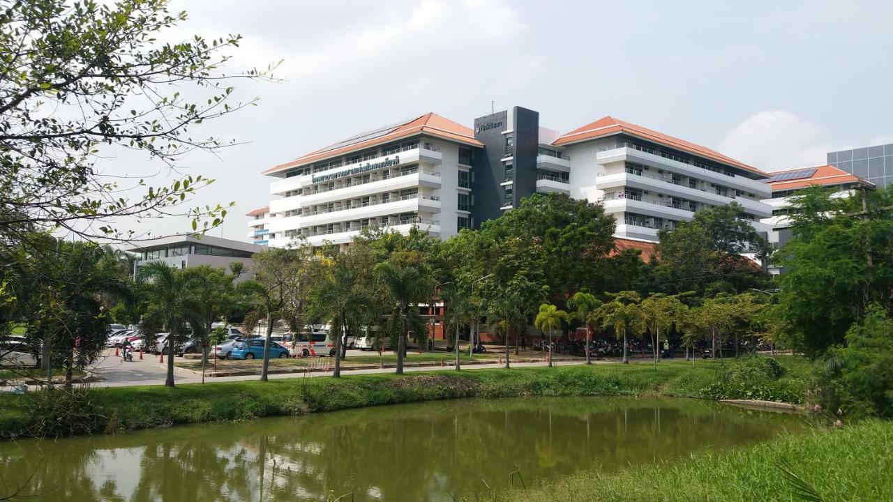 Natcha Place Thammasat Rangsit Banguecoque Exterior foto